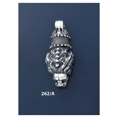 262/A Silver Lion's Head Torc Pendant (L)