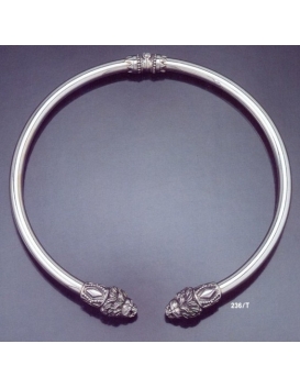 236/T XLarge Lion torc collar necklace